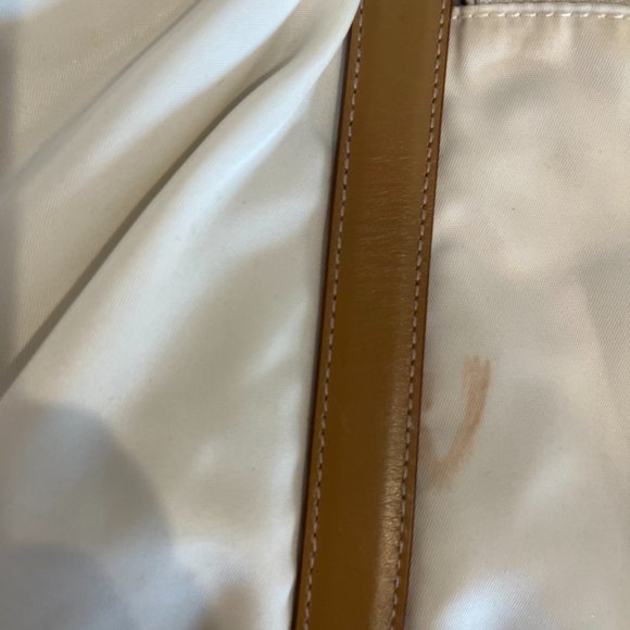 Authentic White Prada Shoulder Bag - Early 2000s - Picture 3 of 15